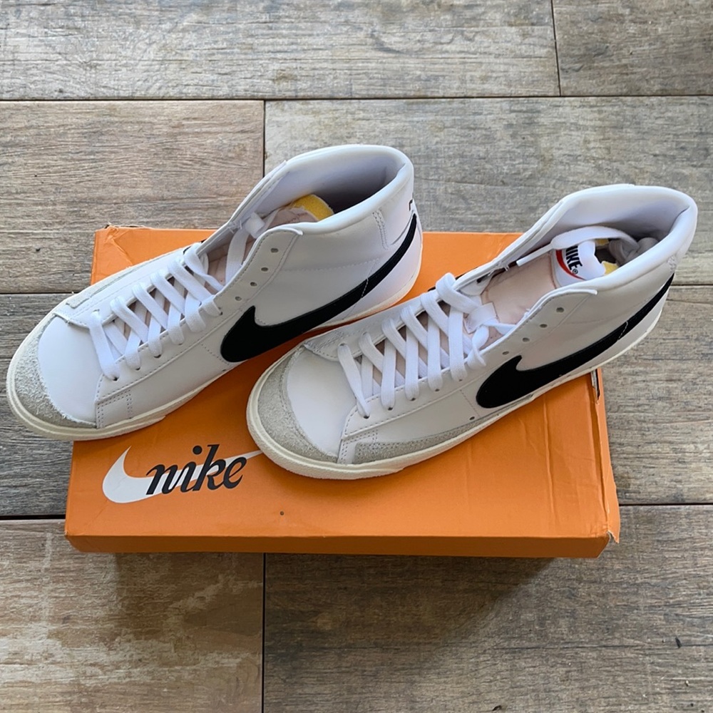 Nike Women’s Gymnastics Sneakers White/Black Sail Size 7.5